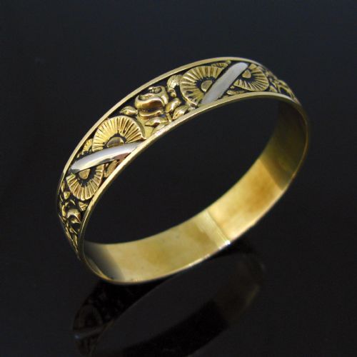 Art Deco Two Tones Gold Floral Tarnished Bangle, 18kt White and Yellow Gold, France, Circa 1925