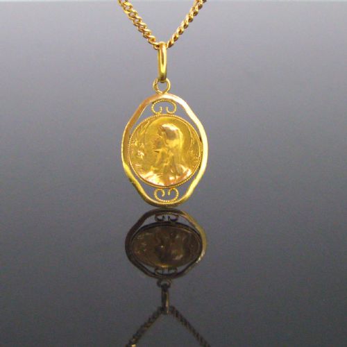 Art Nouveau Religious Virgin Mady Medal Pendant, 18kt Yellow Gold, France, Circa 1900