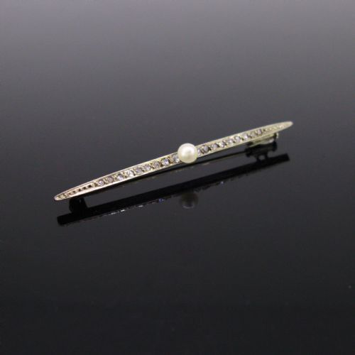 Edwardian Pearl and Rose Cut Diamonds Bar Brooch, 18kt White Gold, Circa 1910