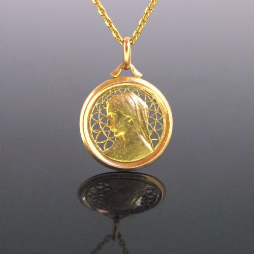 Religious Gold Medal by E. Dropsy, 18k Yellow and Rose Gold, France, Circa 1930
