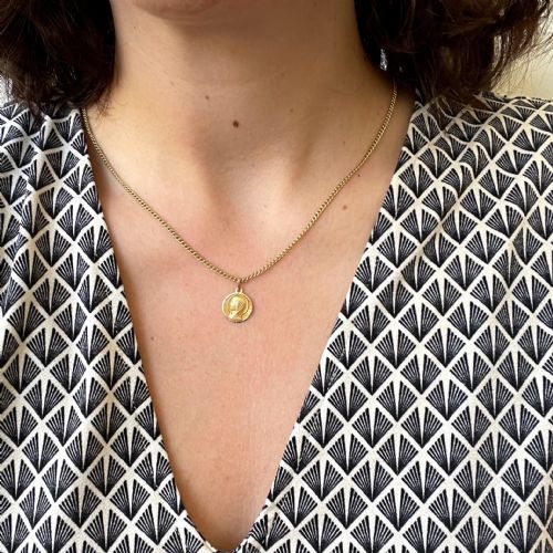 FRENCH VIRGIN MEDAL PENDANT 18KT YELLOW GOLD CIRCA 1950 - ADDITIONAL PHOTO 4
