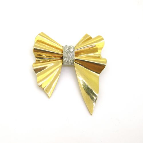 RETRO DIAMOND BOW RIBBON BROOCH 18KT YELLOW GOLD AND PLATINUM FRANCE CIRCA 1940 - ADDITIONAL PHOTO 1