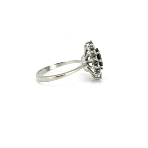 VINTAGE SAPPHIRE DIAMOND CLUSTER RING 18KT WHITE GOLD CIRCA 1950 - ADDITIONAL PHOTO 4