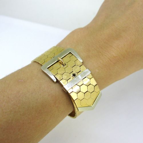 RETRO TWO TONES GOLD BELT BUCKLE BRACELET 18KT YELLOW AND WHITE GOLD FRANCE CIRCA 1940 - ADDITIONAL PHOTO 5