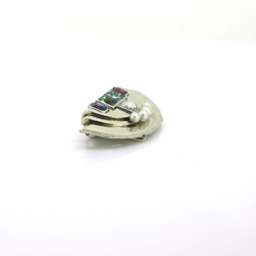 ART DECO EMERALD RUBY SAPPHIRE AND PEARL CLIP BROOCH 18KT GOLD AND PLATINUM CIRCA 1925 - ADDITIONAL PHOTO 4
