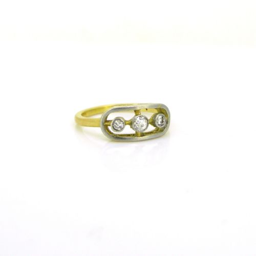 ART DECO THREE STONES DIAMONDS RING 18KT YELLOW GOLD AND PLATINUM CIRCA 1925 FRANCE - ADDITIONAL PHOTO 2