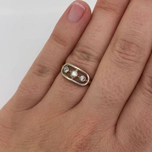 ART DECO THREE STONES DIAMONDS RING 18KT YELLOW GOLD AND PLATINUM CIRCA 1925 FRANCE - ADDITIONAL PHOTO 6