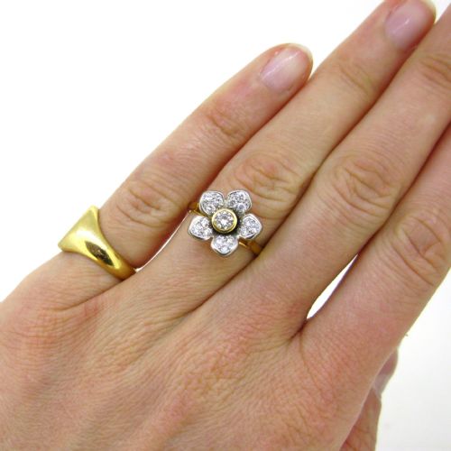 VINTAGE DIAMONDS FLOWER RING 18KT YELLOW AND WHITE GOLD CIRCA 1950 - ADDITIONAL PHOTO 6