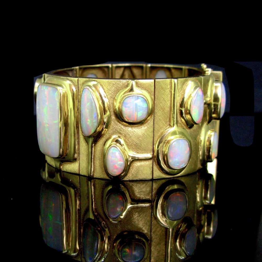 Vintage 17 Opals Large Bracelet Bangle by BURLE MARX, 18kt yellow gold circa 1960