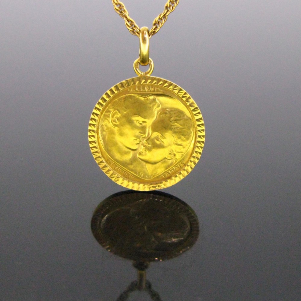 Vintage French Love Le cœur ne vieillit jamais Medal, 18kt gold by Monier
