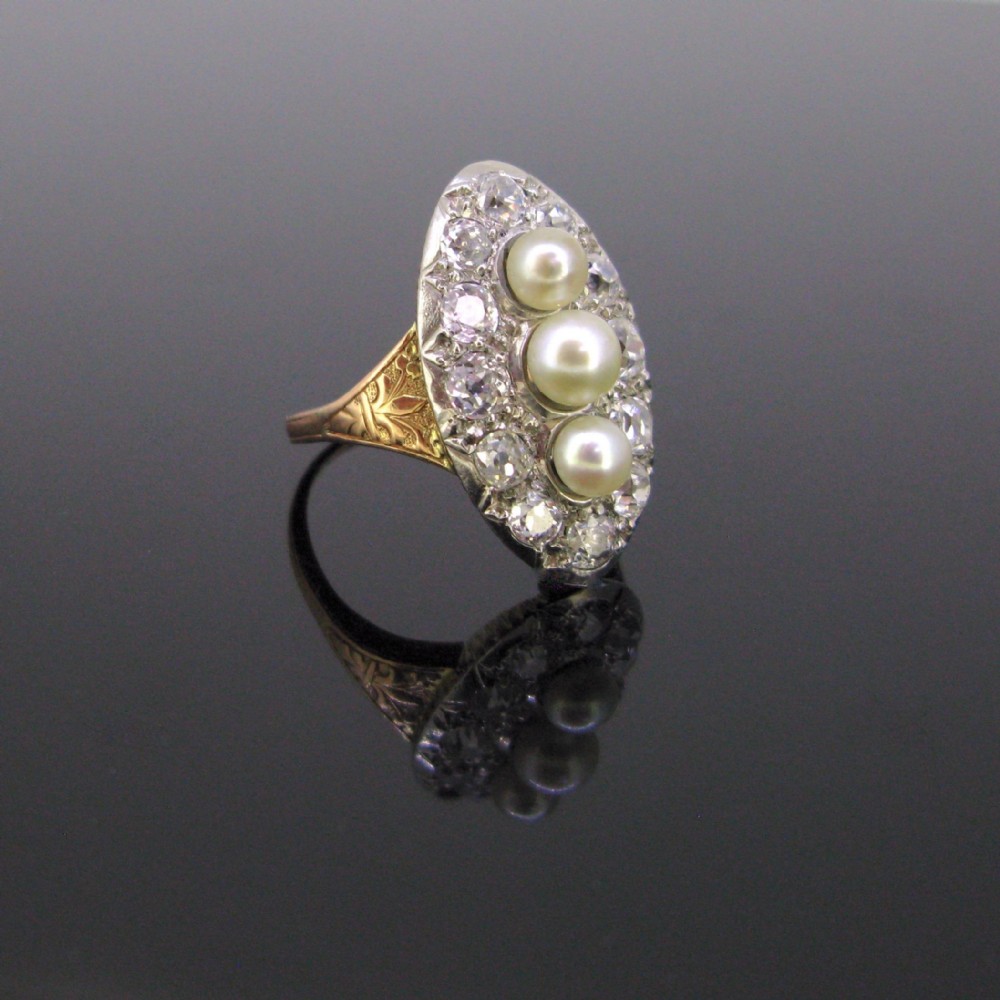 Antique Belle Epoque 3 Naturals Pearls and Diamonds ring, 18kt gold and platinum, France circa 1910