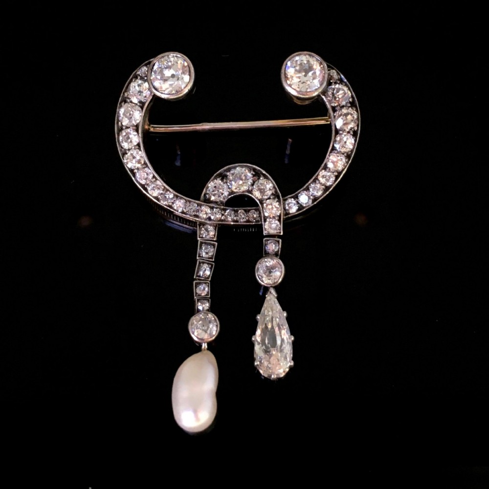 Victorian Baroque and Pear cut Diamonds Garland Curved Brooch