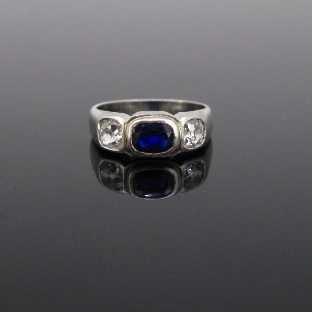 Art Deco Sapphire and Diamonds Ring, Platinum, France, circa 1925