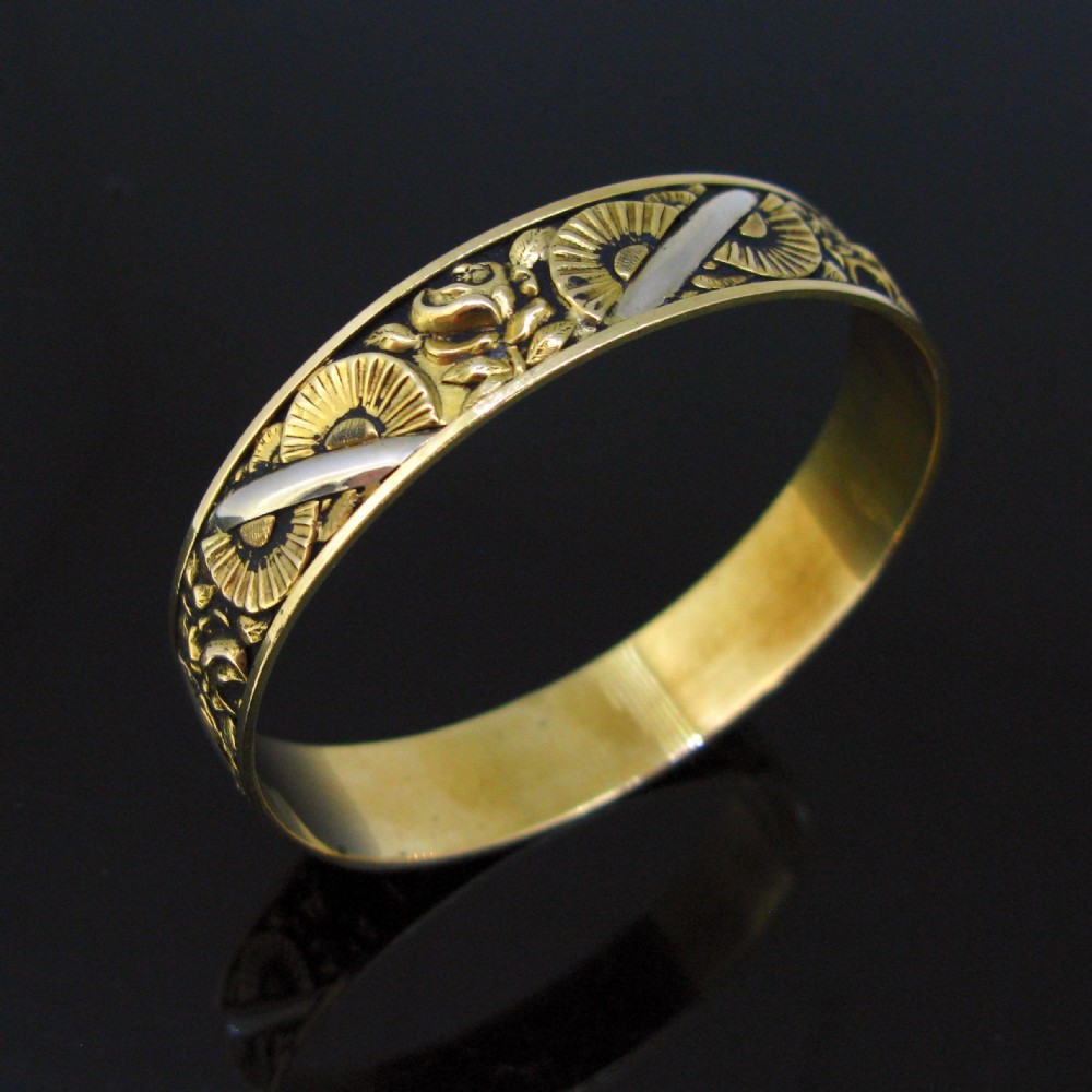 Art Deco Two Tones Gold Floral Tarnished Bangle, 18kt white and yellow gold, France, circa 1925