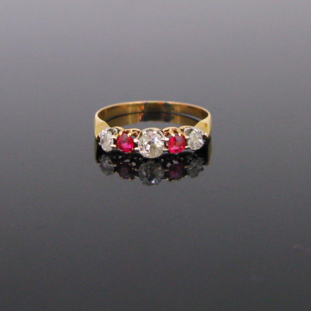 Antique Victorian Five Stones Garnets and Diamonds Ring, 18kt yellow gold, circa 1880