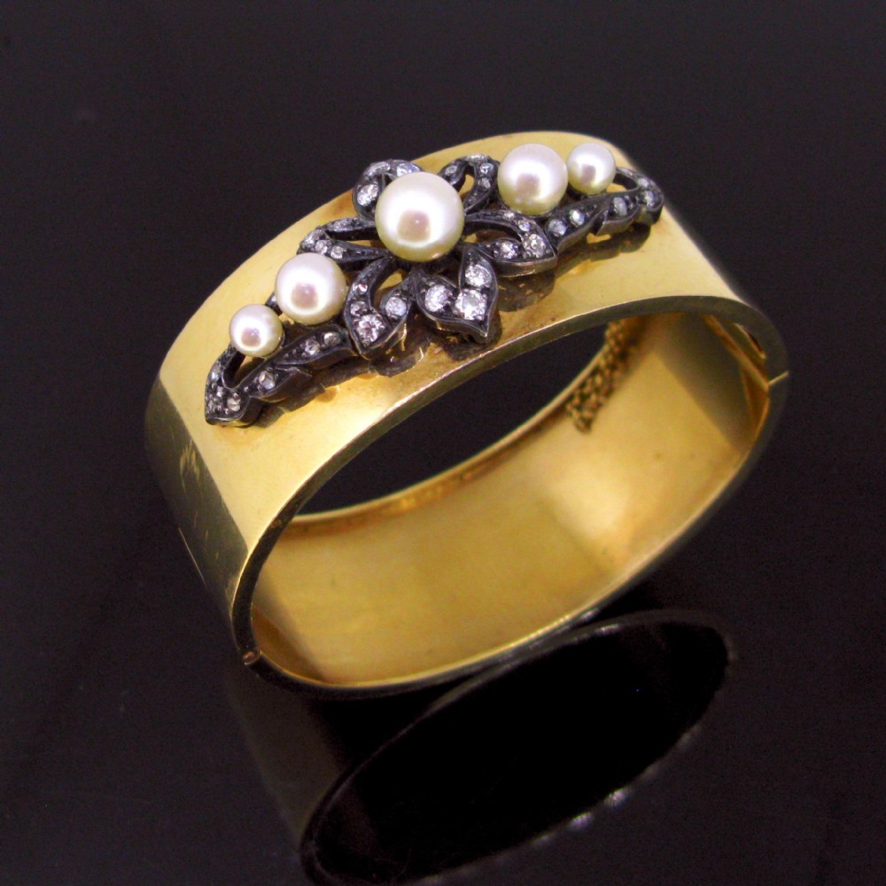 Antique Cultured Pearls and Diamonds Bangle, 18kt yellow gold and silver, circa 1905