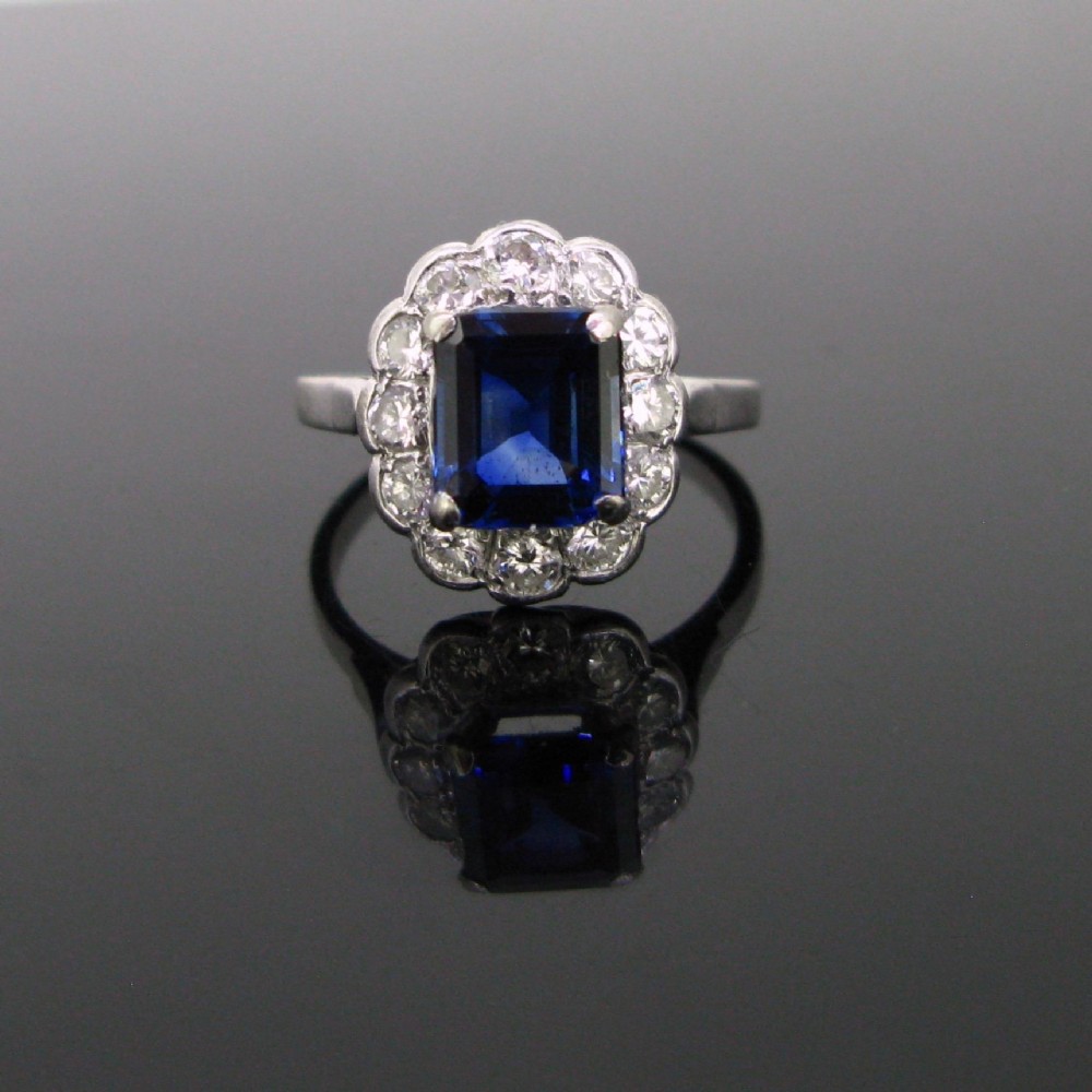 Vintage Sapphire and Diamonds Cluster Ring, 18kt gold and platinum, circa 1940