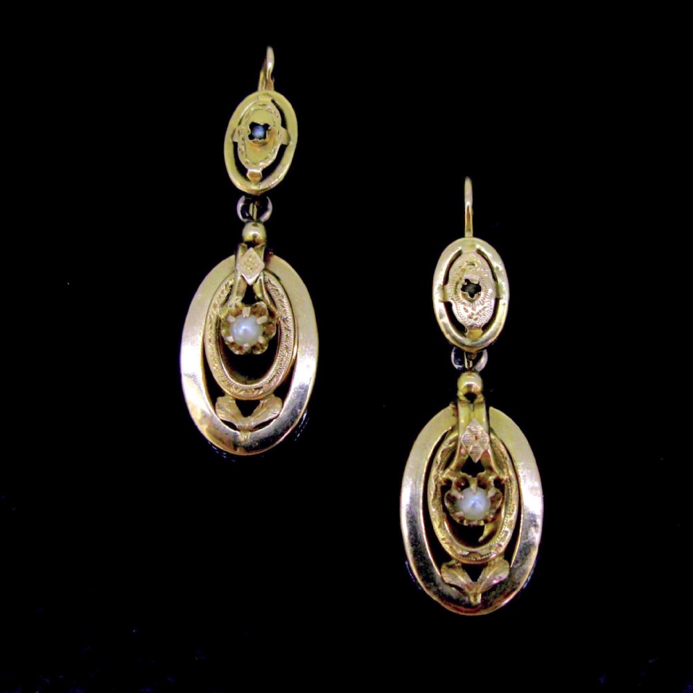 Victorian Pearls Hook Dangling Earrings, 18kt yellow gold, France, circa 1880