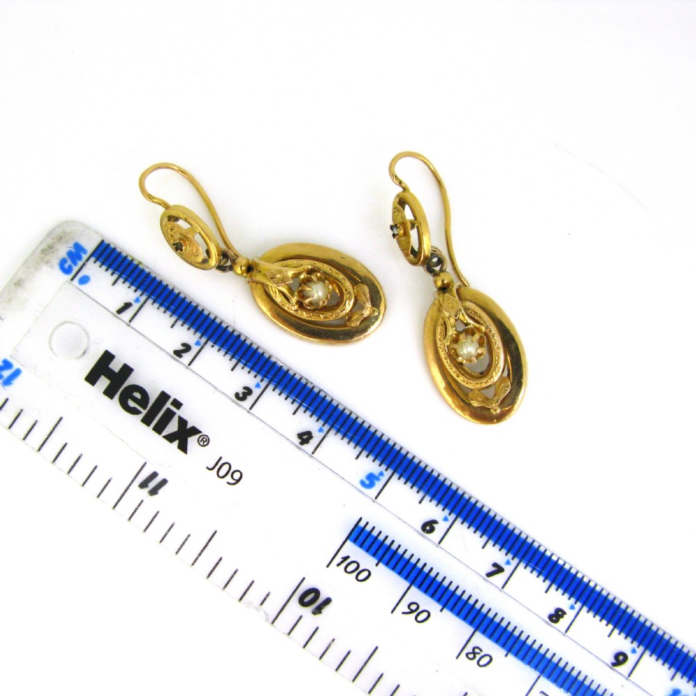 Victorian Pearls Hook Dangling Earrings, 18kt yellow gold, France, circa 1880 View II