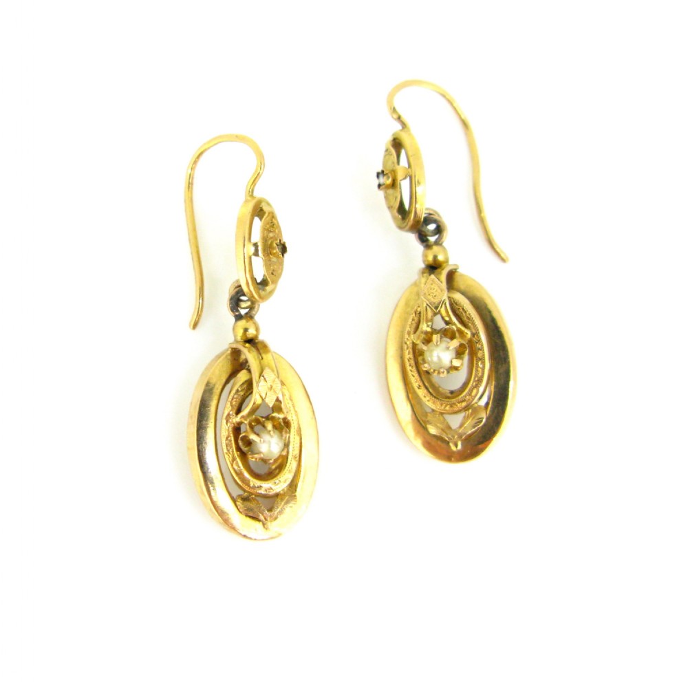 Victorian Pearls Hook Dangling Earrings, 18kt yellow gold, France, circa 1880 View V