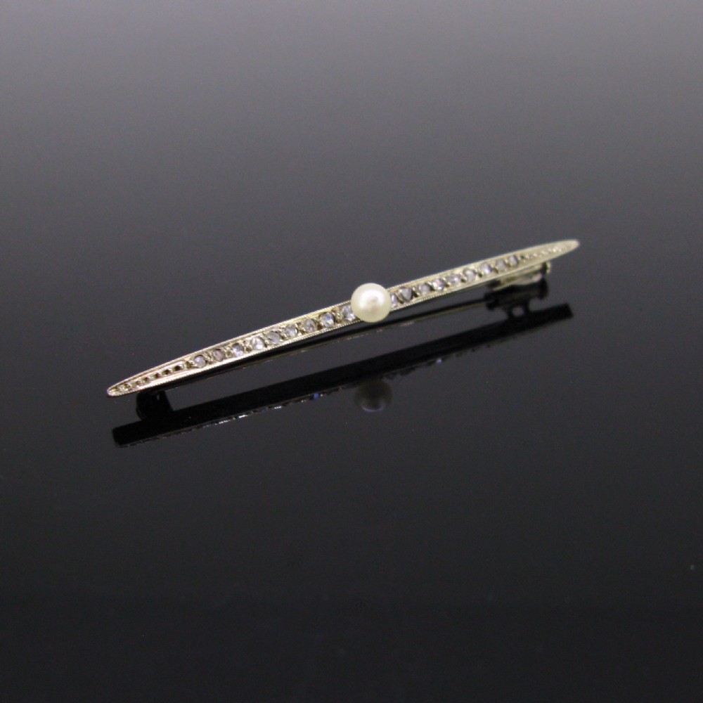 Edwardian Pearl and Rose cut diamonds Bar Brooch, 18kt white gold, circa 1910