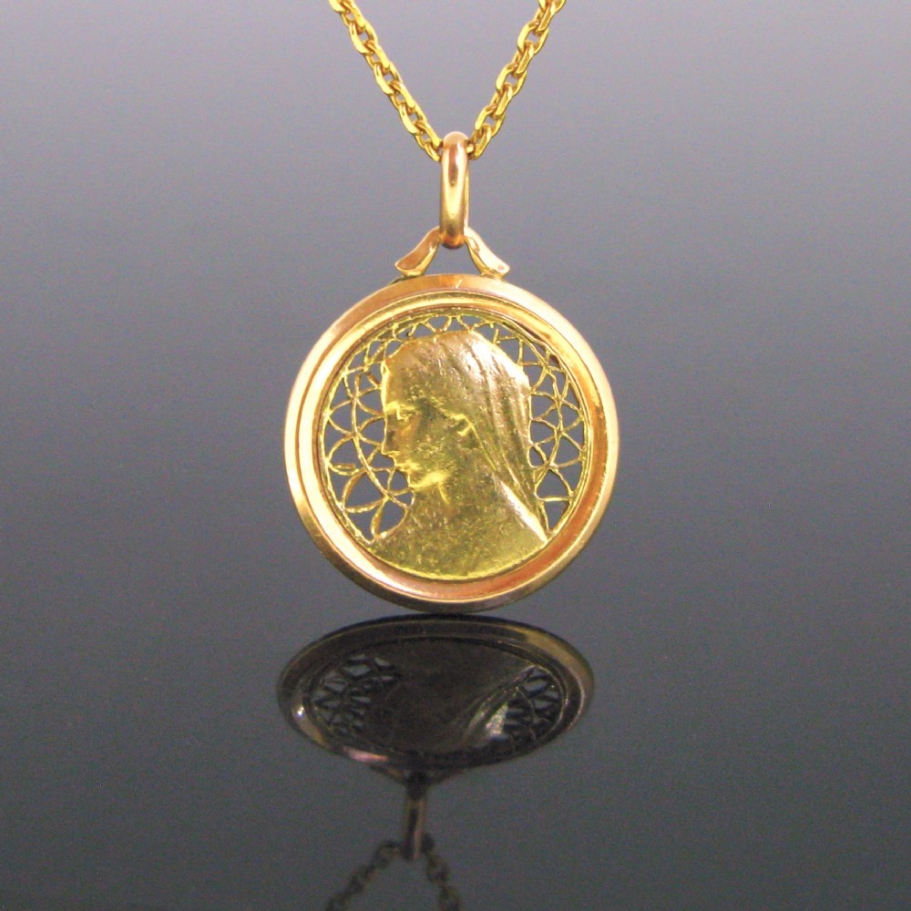 Religious Gold Medal by E. Dropsy, 18k yellow and rose gold, France, circa 1930