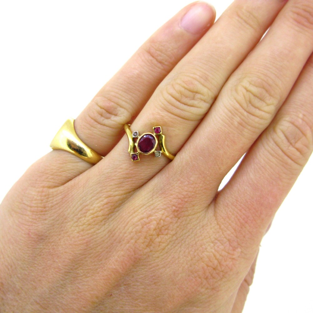 Antique Art nouveau Ruby and Rose cut Diamonds Ring, 18kt gold and platinum, France, circa 1910 View VII
