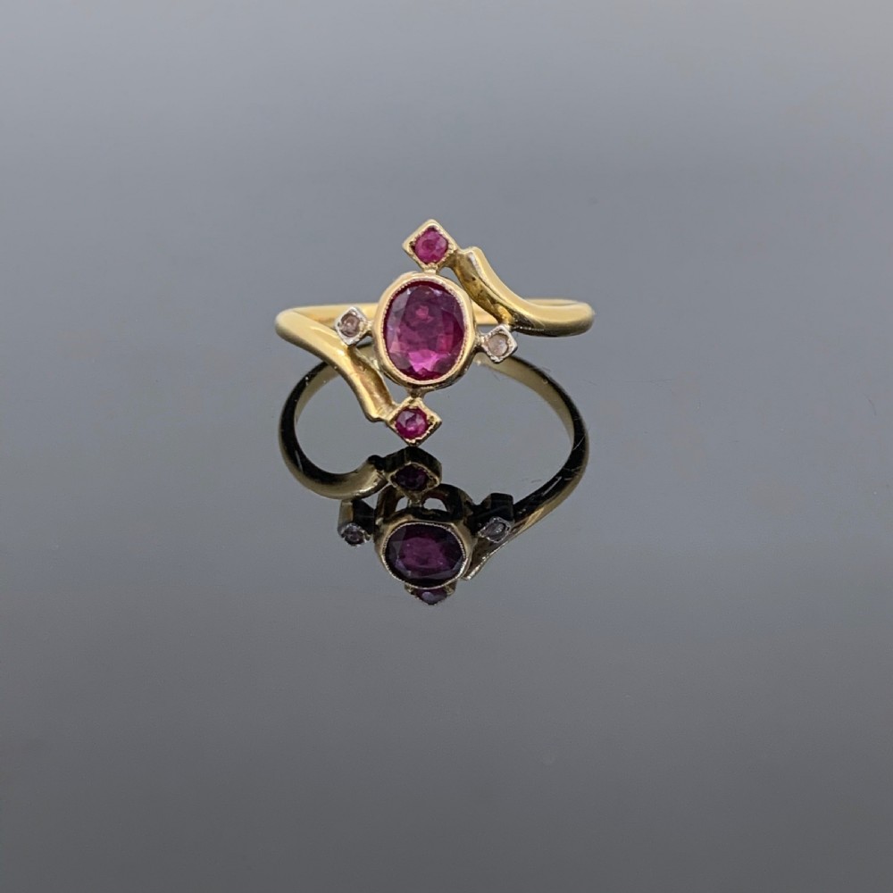Antique Art nouveau Ruby and Rose cut Diamonds Ring, 18kt gold and platinum, France, circa 1910