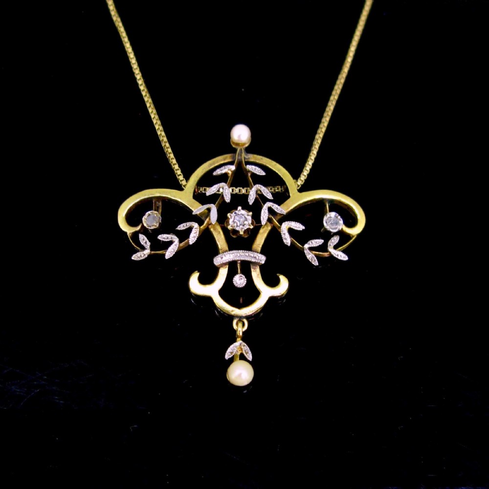 Art Nouveau Pearl and Diamonds Rose Cut Pendant Necklace, 18kt yellow Gold, circa 1900