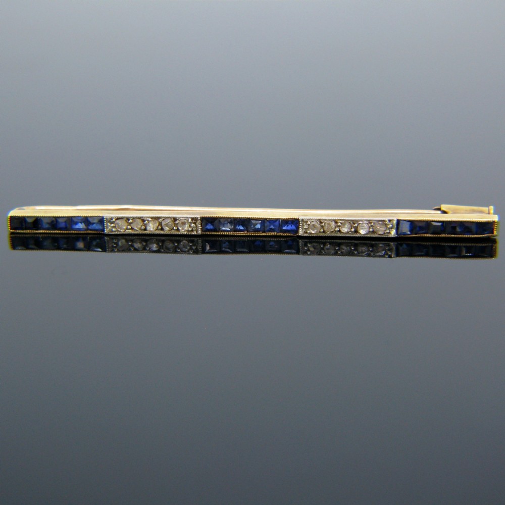 Synthetic Sapphire and Diamonds Bar Brooch, 18kt Gold and Platinum, circa 1920 View III