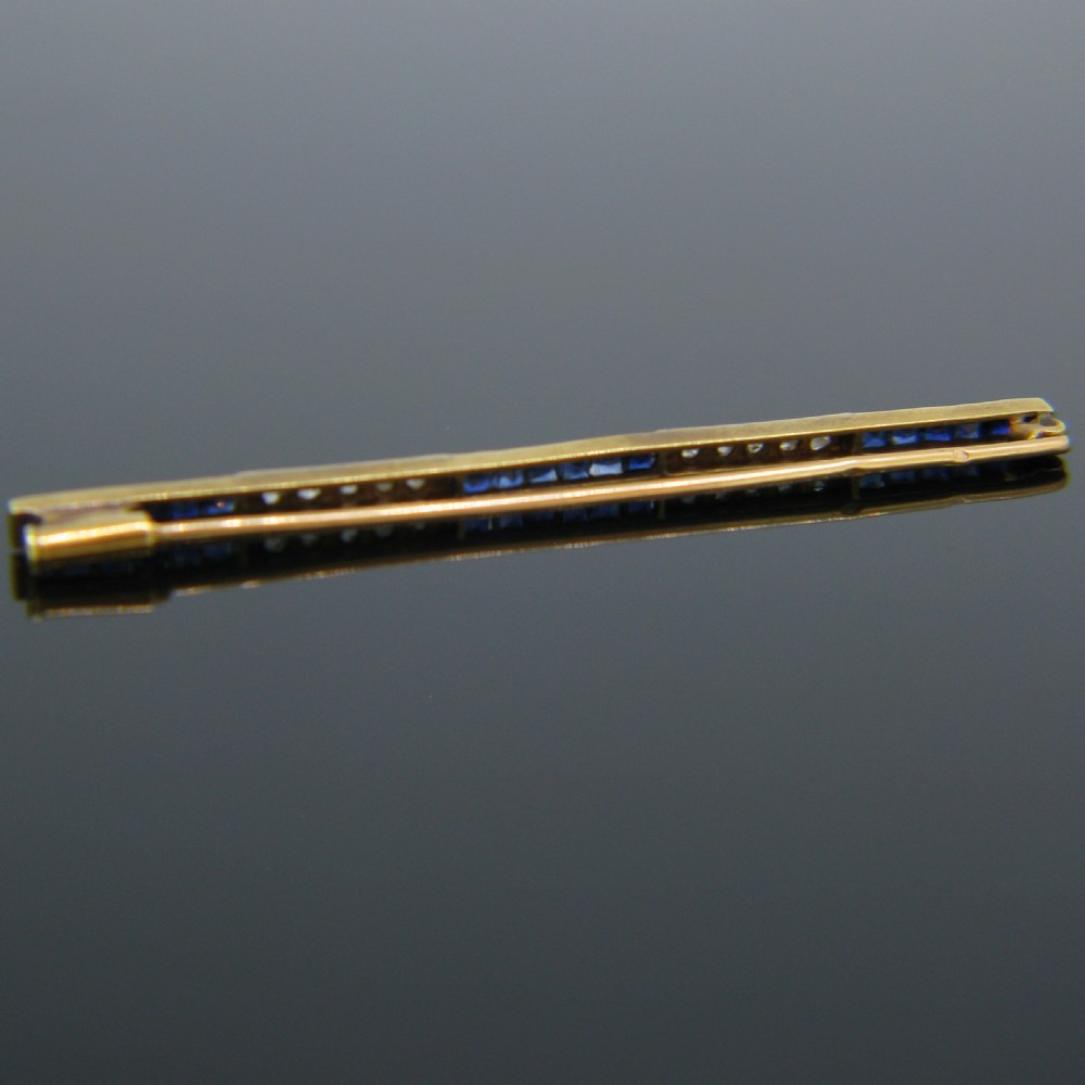 Synthetic Sapphire and Diamonds Bar Brooch, 18kt Gold and Platinum, circa 1920 View V