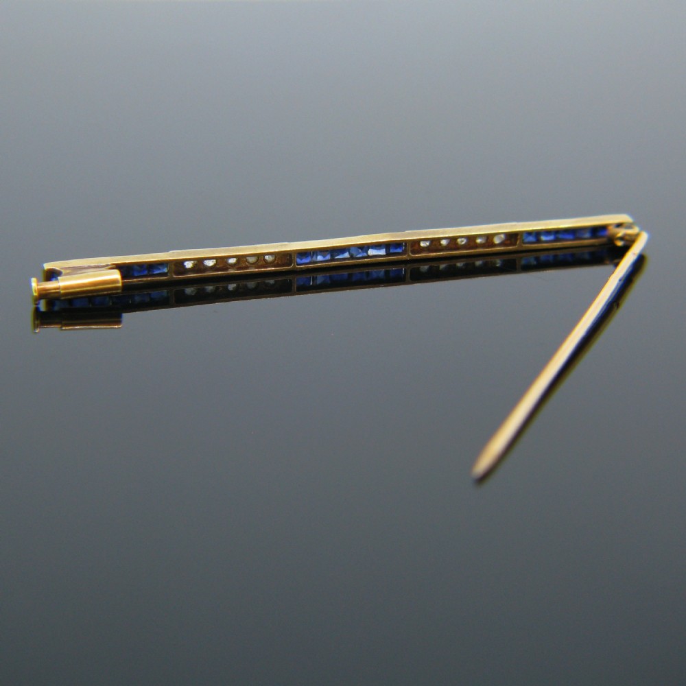 Synthetic Sapphire and Diamonds Bar Brooch, 18kt Gold and Platinum, circa 1920 View VIII