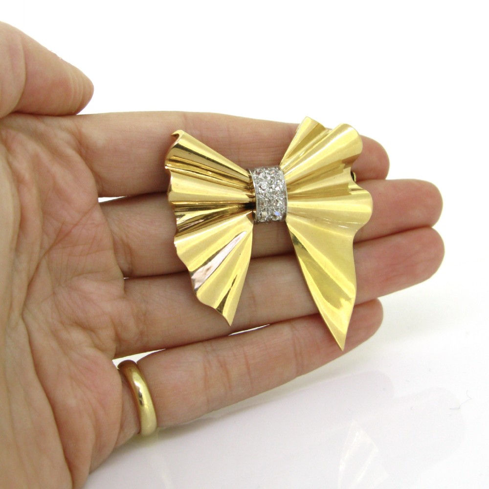 Retro Diamond Bow Ribbon Brooch, 18kt Yellow Gold and Platinum, France circa 1940 View V