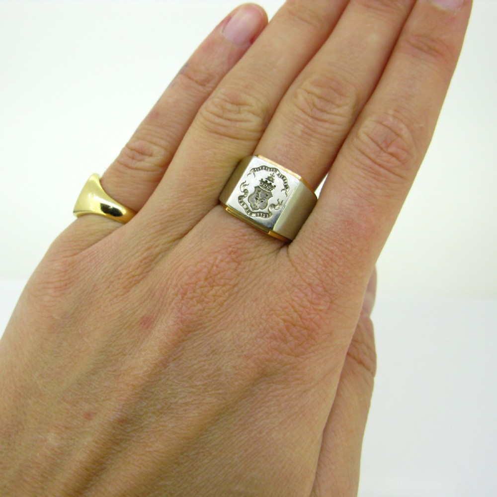 Vintage Family Crest Signet Ring, 18kt yellow and white gold, France, circa 1960 View VI