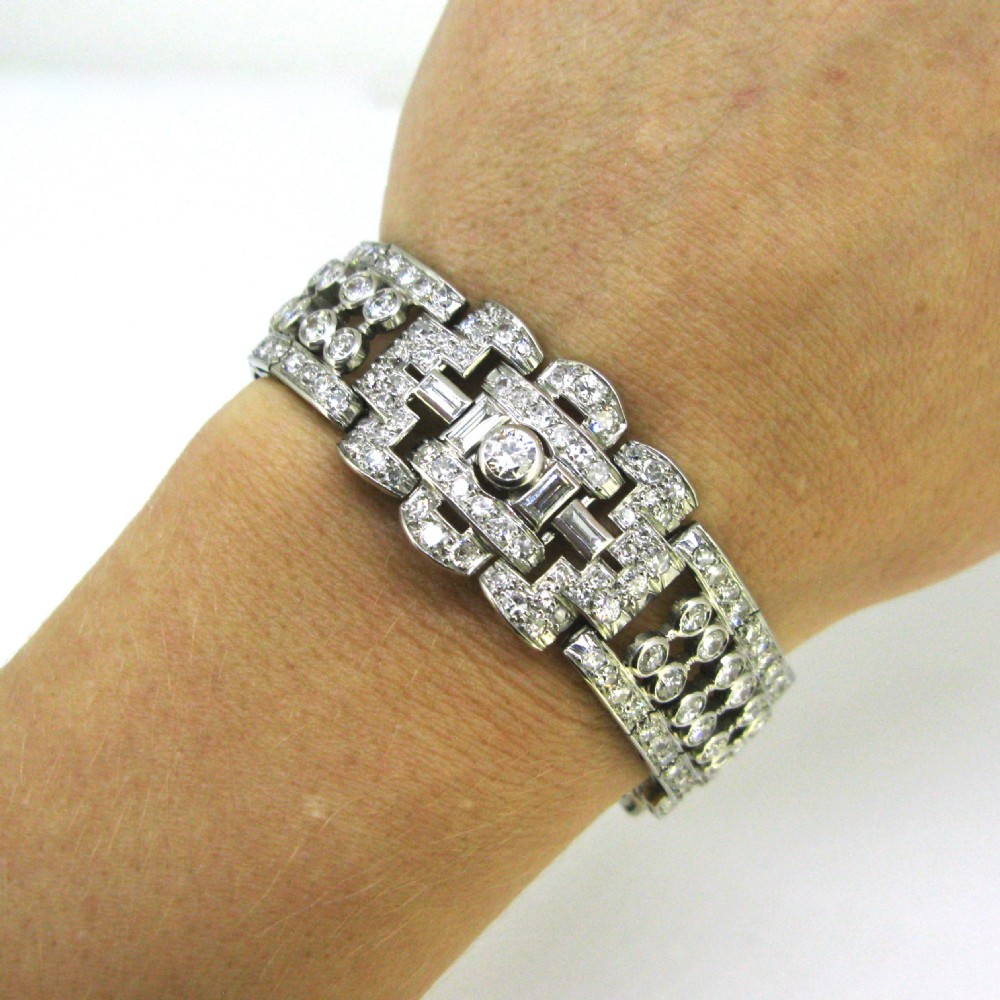 Art Deco Diamonds Bracelet, 18kt Gold and Platinum, France, circa 1935 View VII