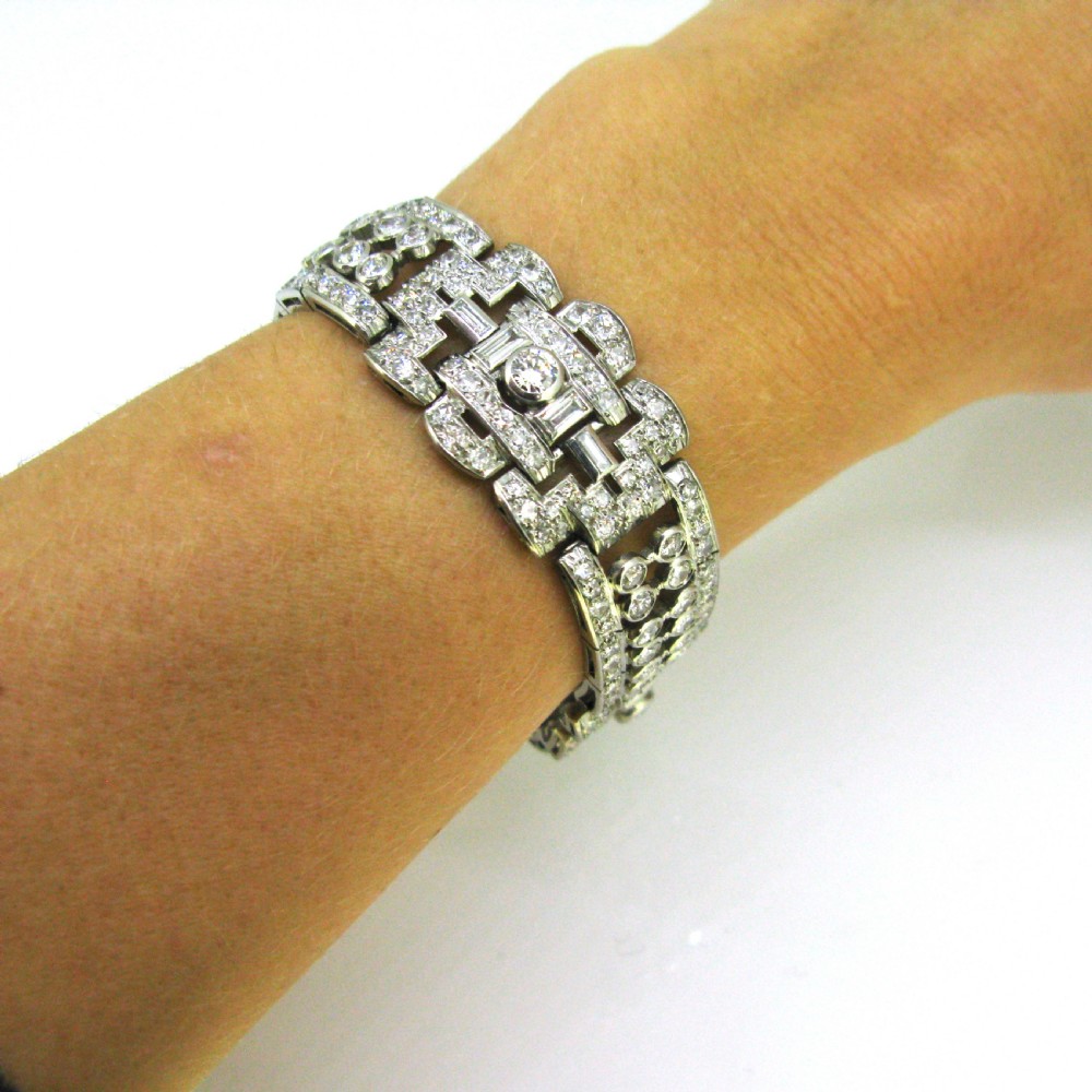Art Deco Diamonds Bracelet, 18kt Gold and Platinum, France, circa 1935 View VIII