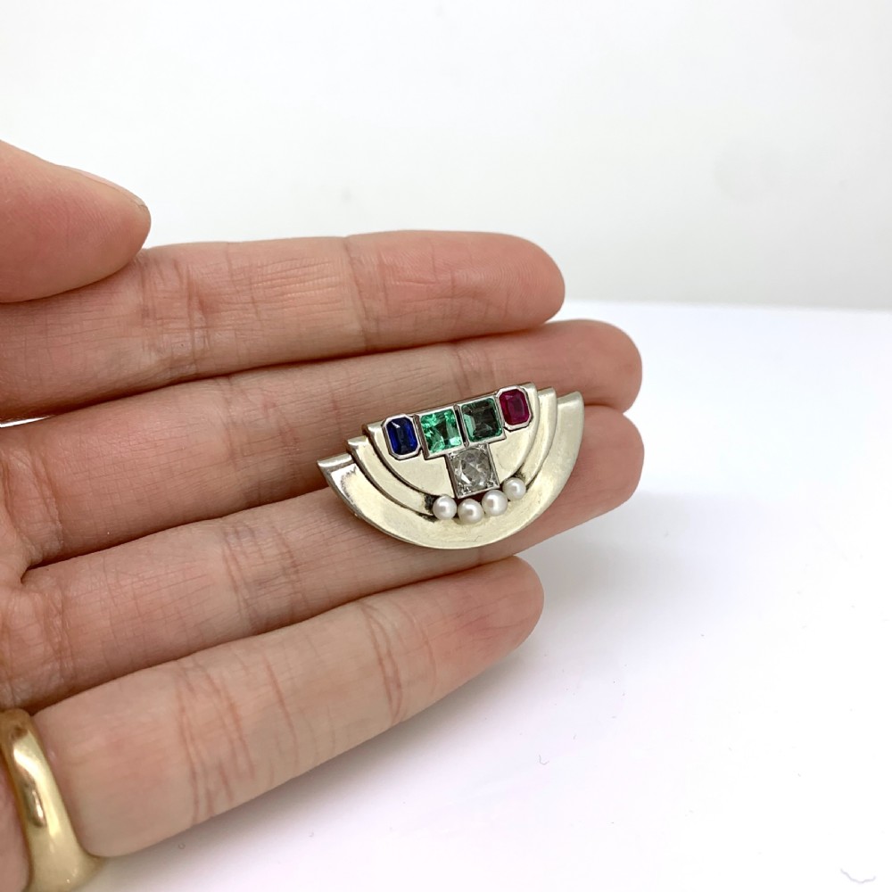 Art Deco Emerald, Ruby, Sapphire and Pearl Clip Brooch, 18kt gold and platinum, circa 1925 View VI