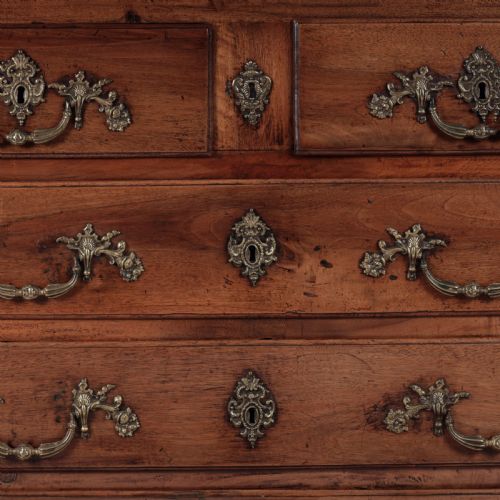 LOUIS XV WALNUT COMMODE - ADDITIONAL PHOTO 2