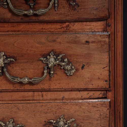 LOUIS XV WALNUT COMMODE - ADDITIONAL PHOTO 3