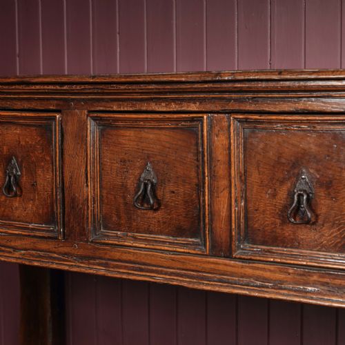 17TH CENTURY OAK DRESSER BASE - ADDITIONAL PHOTO 2
