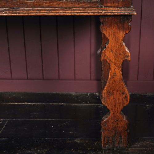 17TH CENTURY OAK DRESSER BASE - ADDITIONAL PHOTO 4