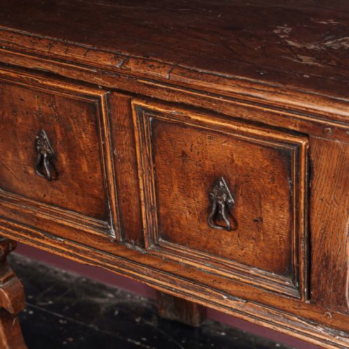 17TH CENTURY OAK DRESSER BASE - ADDITIONAL PHOTO 8