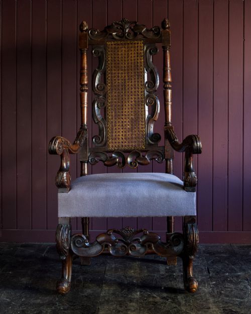 17TH CENTURY WALNUT ARMCHAIR - ADDITIONAL PHOTO 5