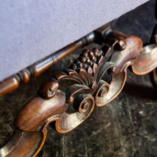 17TH CENTURY WALNUT ARMCHAIR - ADDITIONAL PHOTO 11