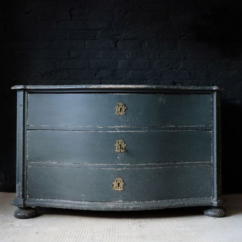18TH CENTURY SERPENTINE COMMODE - ADDITIONAL PHOTO 3