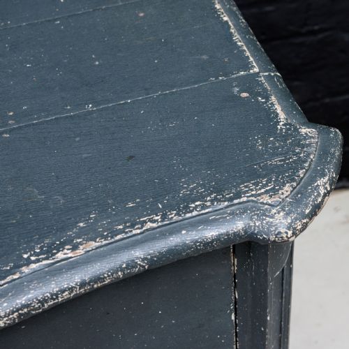 18TH CENTURY SERPENTINE COMMODE - ADDITIONAL PHOTO 4