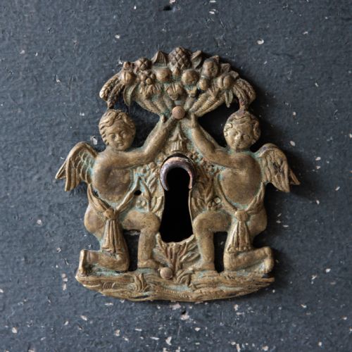 18TH CENTURY SERPENTINE COMMODE - ADDITIONAL PHOTO 5