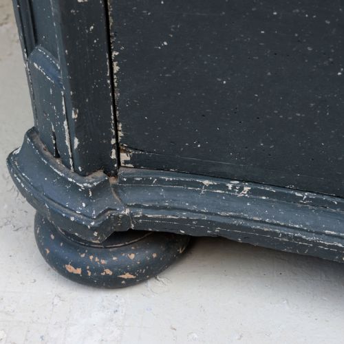 18TH CENTURY SERPENTINE COMMODE - ADDITIONAL PHOTO 9
