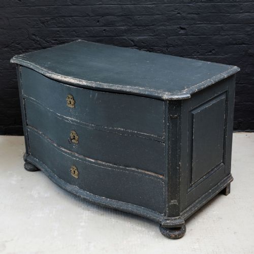 18TH CENTURY SERPENTINE COMMODE - ADDITIONAL PHOTO 17
