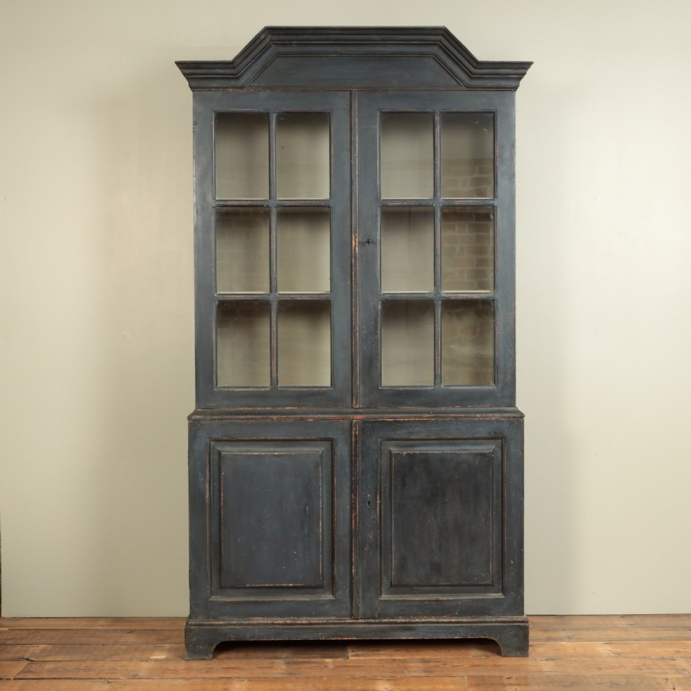 19TH CENTURY SWEDISH DRESSER
